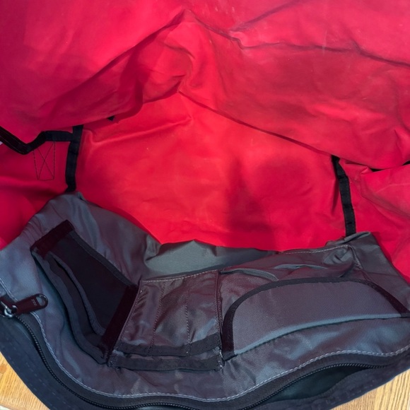 Timbuk2 Messenger Bag Red Black Stripes 19.5”x12.5”x8” Adjustable Strap 50” - Picture 7 of 7